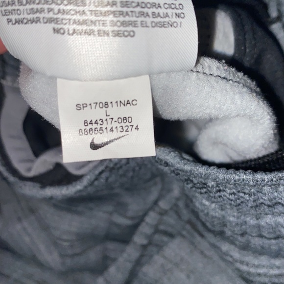 Nike Dri-Fit 7 inch inseam Shorts - Picture 4 of 5